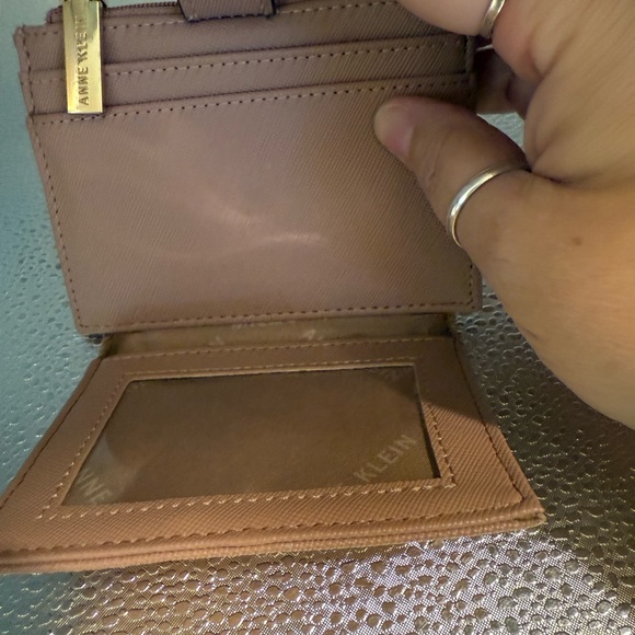 Elegant pale pink Anne Klein multiple pocket wallet. - Picture 5 of 10